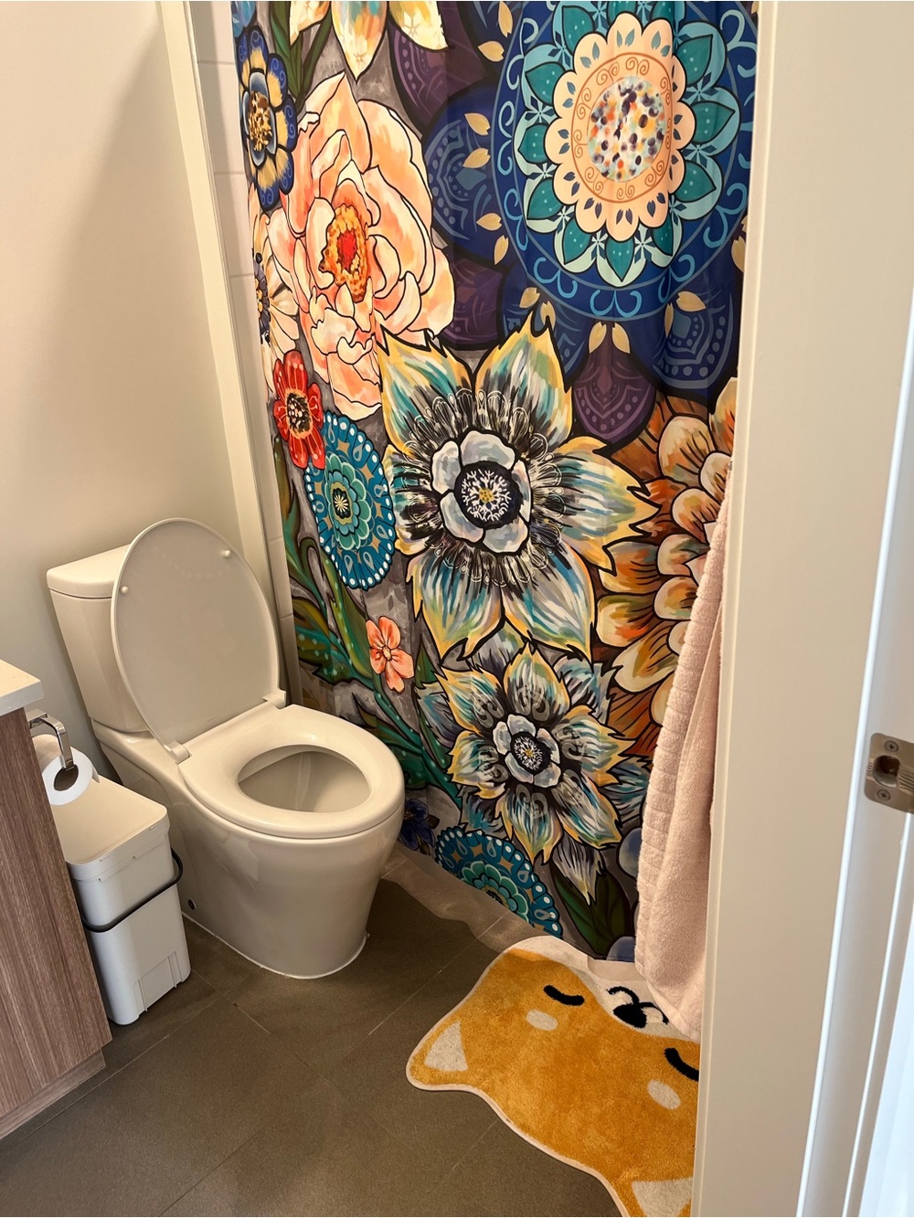 Floral Multicolor Shower Curtain - Vibrant Bathroom Accent